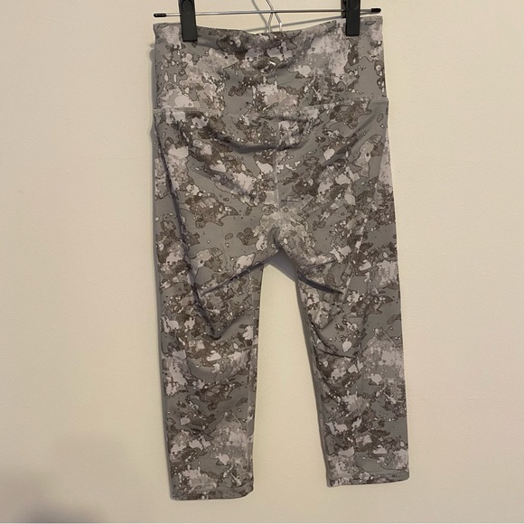 Old Navy Light Gray Snow Camo Athletic Leggings - Picture 3 of 4
